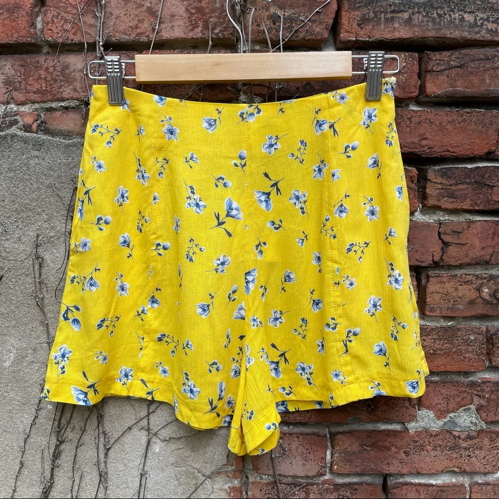 NEW LF Floral high waisted yellow shorts xs